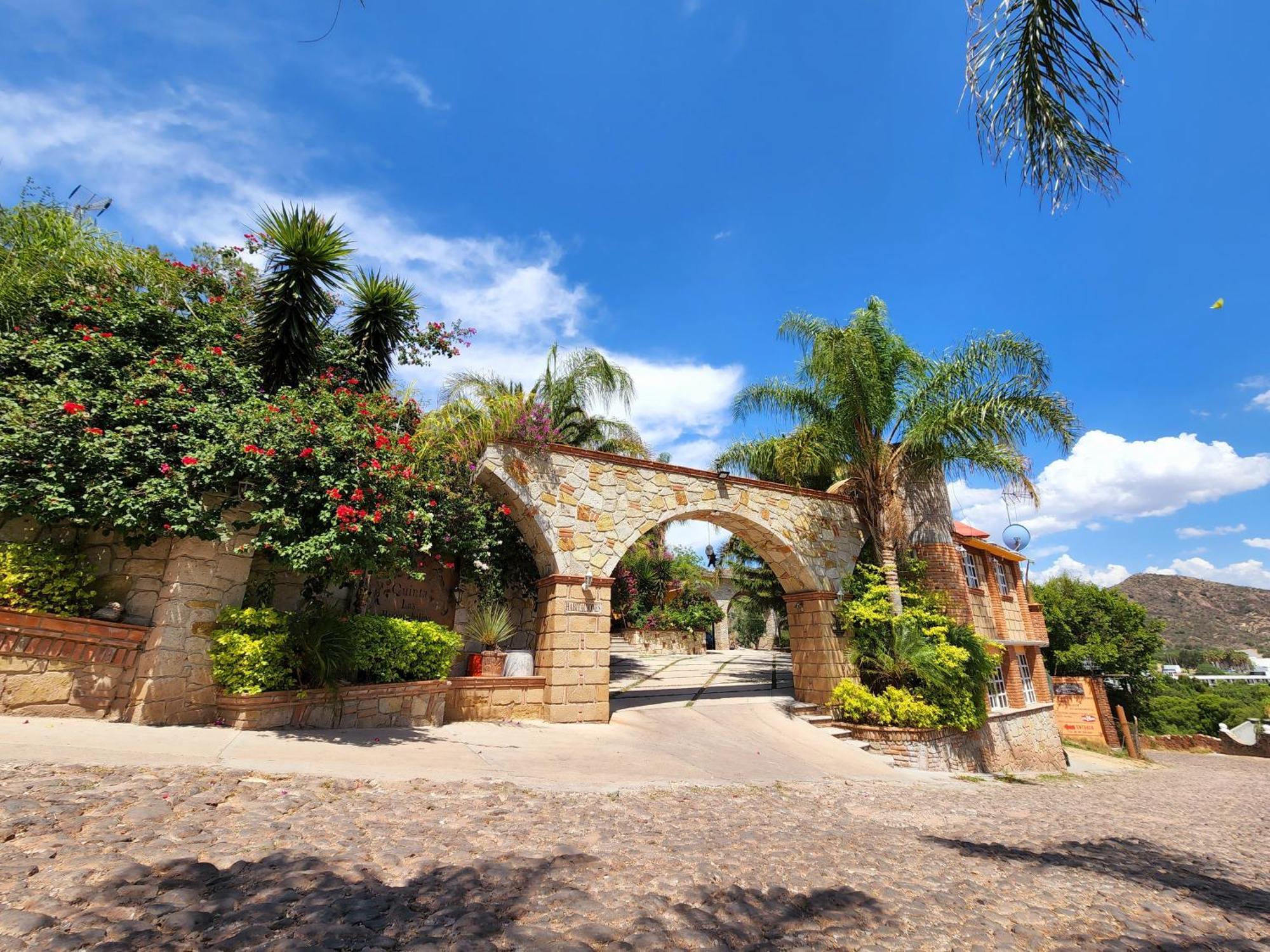 Quinta Las Bugambilias Hotel Tecozautla Ngoại thất bức ảnh